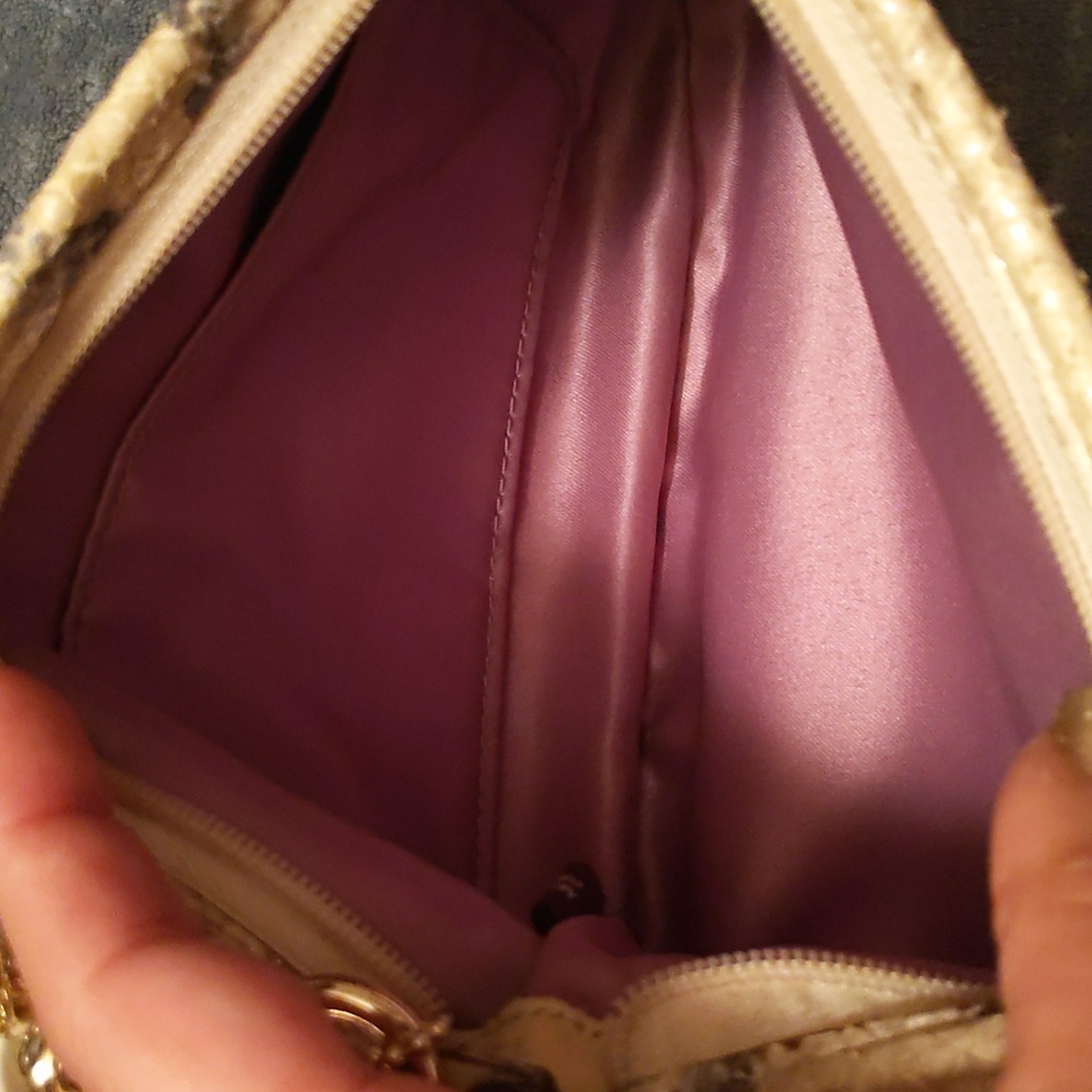 Coach shimmer snakeskin pattern wristlet/bag in cream & gray w/ gold hardware - Picture 9 of 14